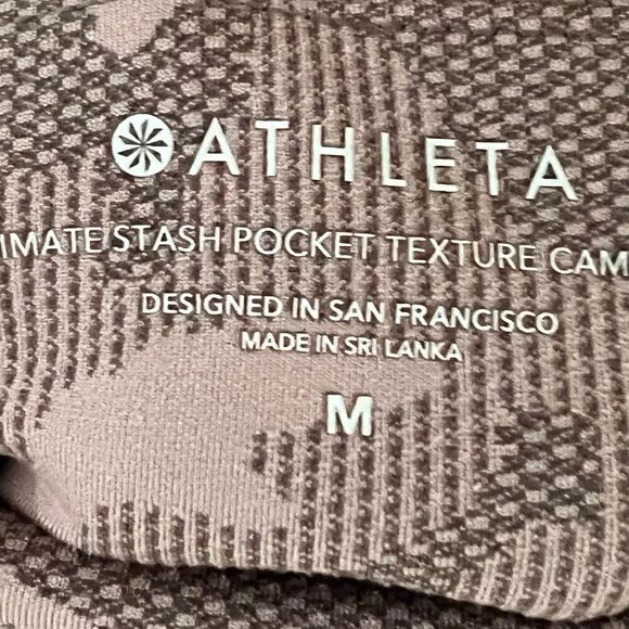 Athleta Ultimate Stash Pocket Texture Camo Capri Yogi Size Medium - Picture 7 of 7